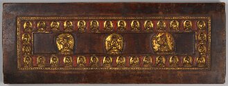 Tibetischer Buchdeckel (Unterdeckel) mit Darstellungen religiöser Figuren